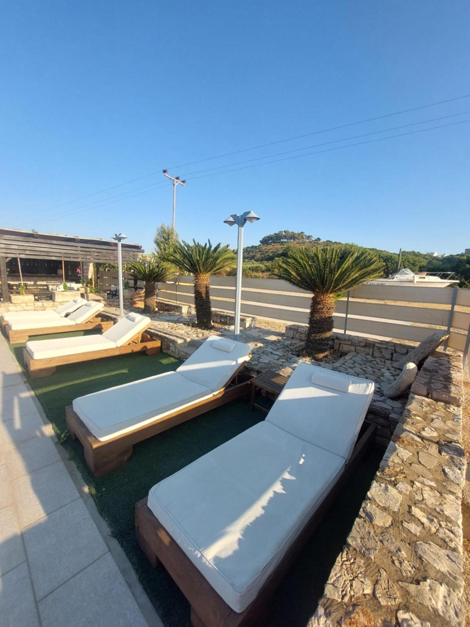 Petradi Aparthotel Livadi  Bagian luar foto