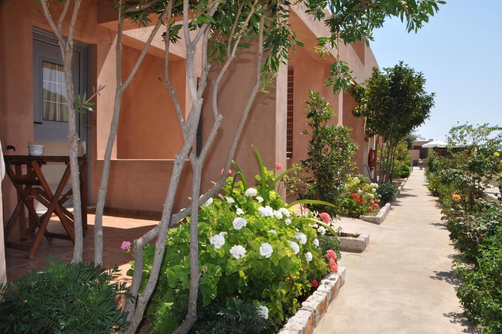 Petradi Aparthotel Livadi  Bagian luar foto
